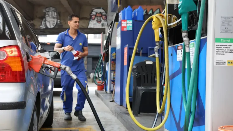 Subsídio de R$ 0,44 por litro da gasolina é prorrogado por 30 dias