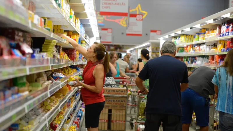 Cesta básica fica mais cara em 17 capitais brasileiras em junho