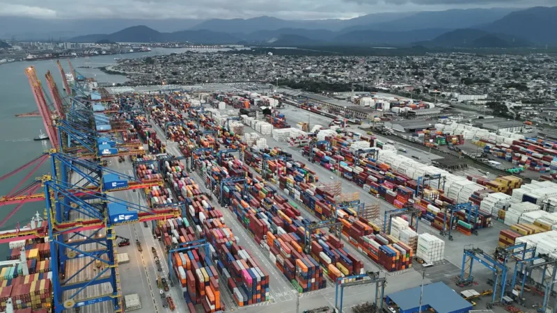 Exportações batem recorde e déficit das contas externas cai em junho