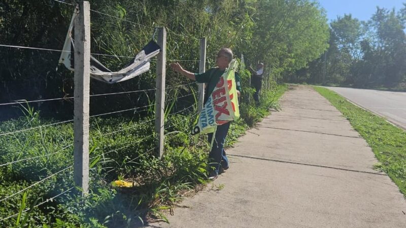 Operação recolhe mais de 60 peças de publicidade irregular em avenida de Cuiabá