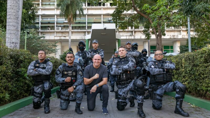 Prefeito recebe policiais que iniciam estágio operacional em Motopatrulhamento Tático