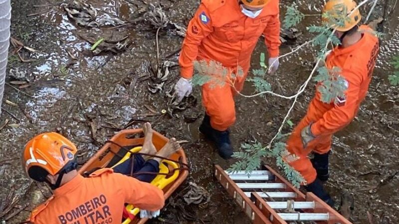 CBM resgata homem após queda de aproximadamente quatro metros de altura em rede pluvial
