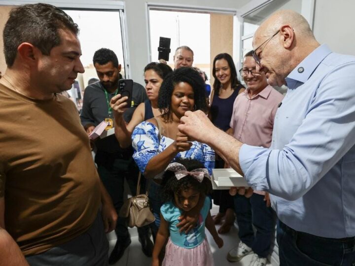 Mais 130 famílias recebem as chaves da casa própria em Várzea Grande