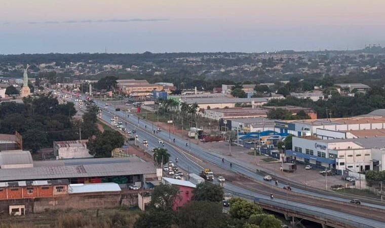 Juiz cita altas temperaturas e manda suspender derrubada de árvores em avenida de Cuiabá
