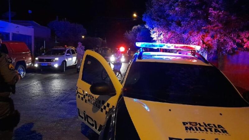Bebê de 8 meses é salva por policiais militares após se engasgar com leite