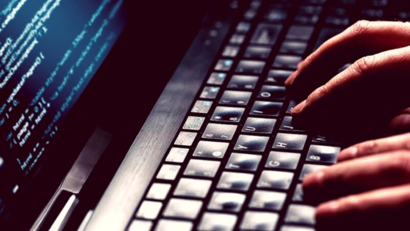 Falsos anúncios sobre Desenrola Brasil enganam usuários nas redes