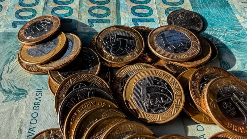 Inflação usada para corrigir salários acumula 4,33% em 12 meses