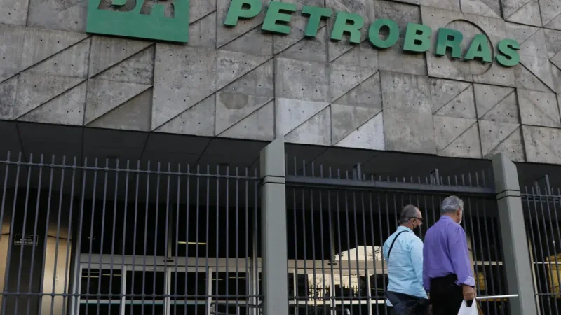 Com alívio da guerra, Petrobras reduz preço do querosene de aviação
