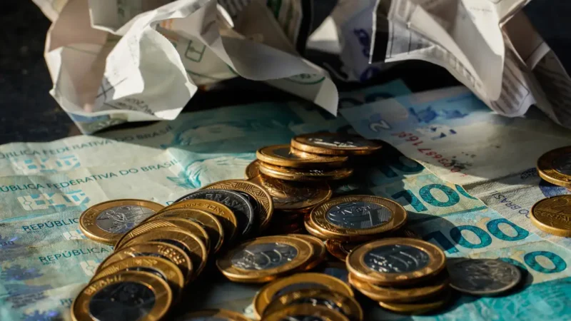 Economia cresce 0,7% em maio, puxada por consumo das famílias, diz FGV