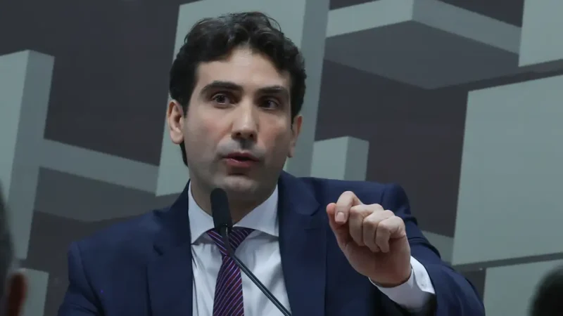 Galípolo critica empresas que pressionam para usar FGC