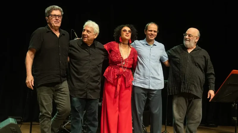 Repertório de Caetano Veloso embala show exclusivo na TV Brasil
