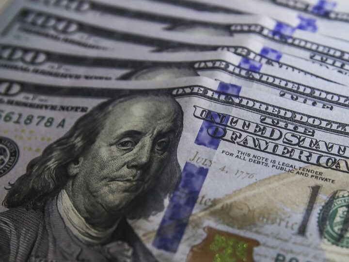 Dólar cai para R$ 5,17 após anúncio de recompra de títulos nos EUA