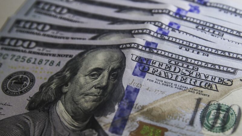 Dólar cai para R$ 5,17 após anúncio de recompra de títulos nos EUA