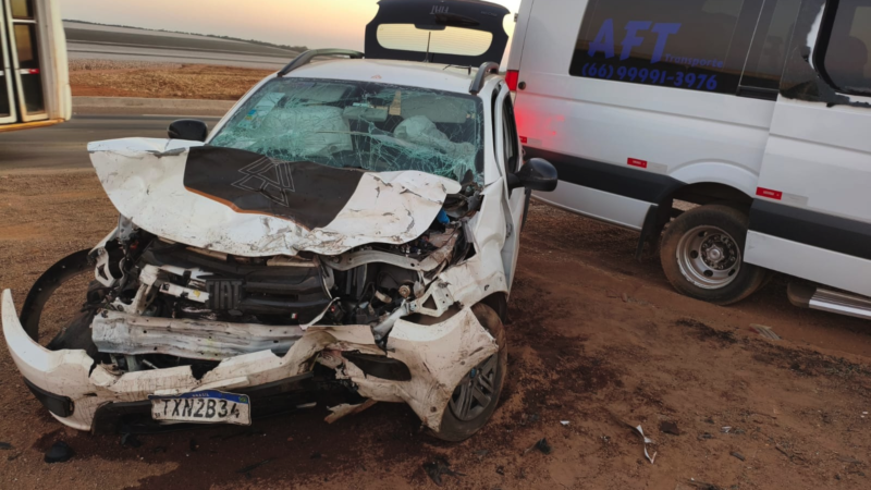 Colisão entre carro de passeio e van deixa seis pessoas feridas em rodovia federal