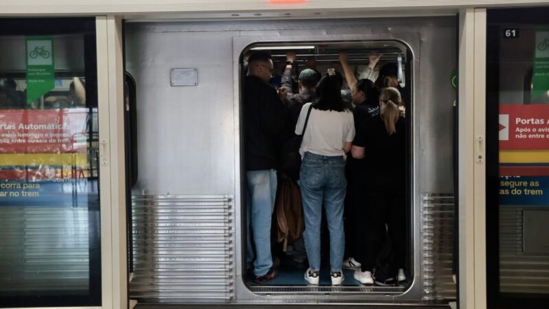 Usuários de trens mudam rotina por causa de greve da CPTM