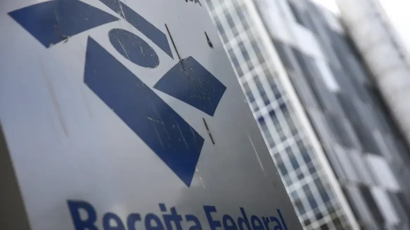 Receita paga nesta segunda último lote de restituição do IR 2026