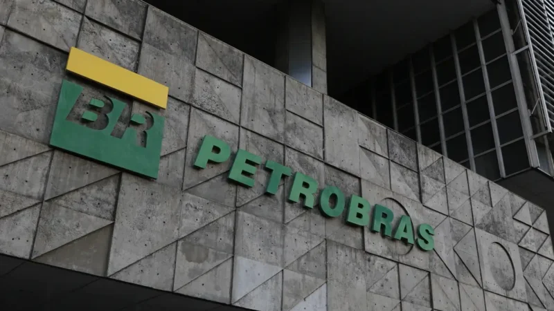 Petrobras tem lucro líquido de R$ 52,4 bi no segundo trimestre