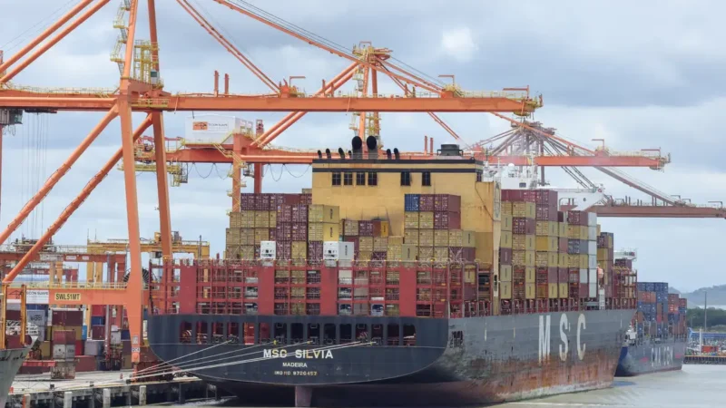 Balança comercial de julho tem superávit de US$ 7 bilhões