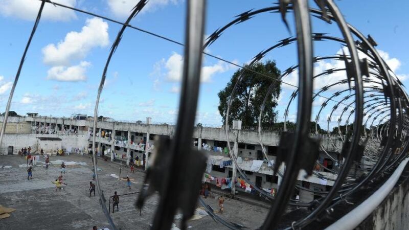 Presídios combatem entrada de itens proibidos para facções criminosas