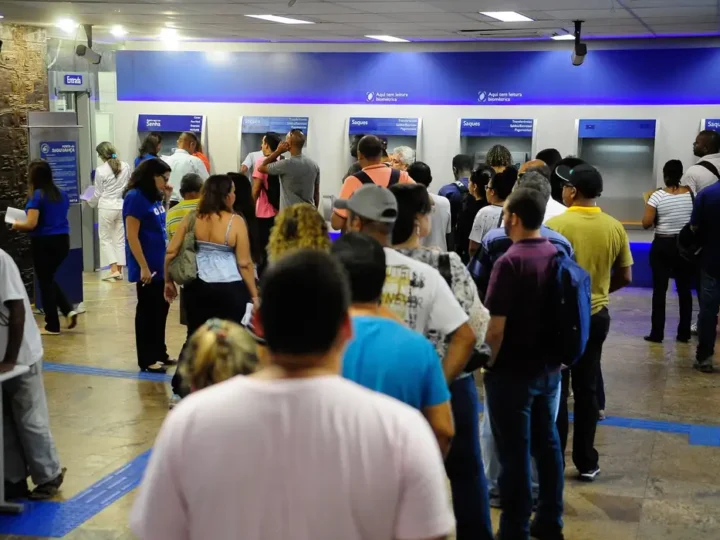 Bancários farão paralisação de 24 horas nesta quinta-feira