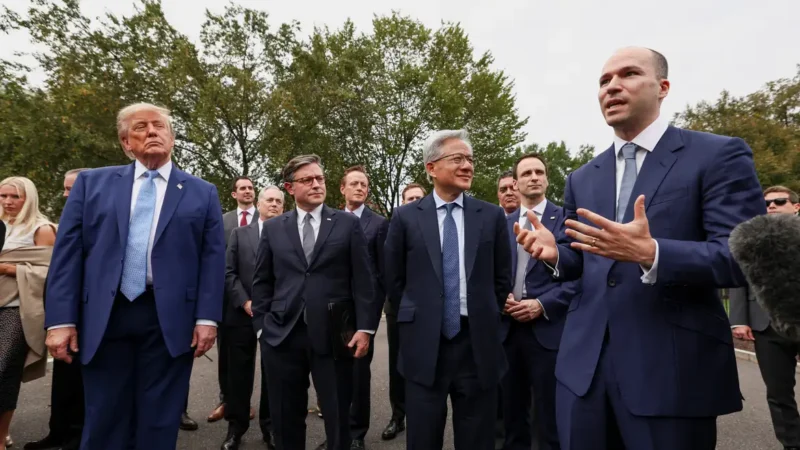 Trump anuncia autorregulação da IA por big tech em meio a temor social