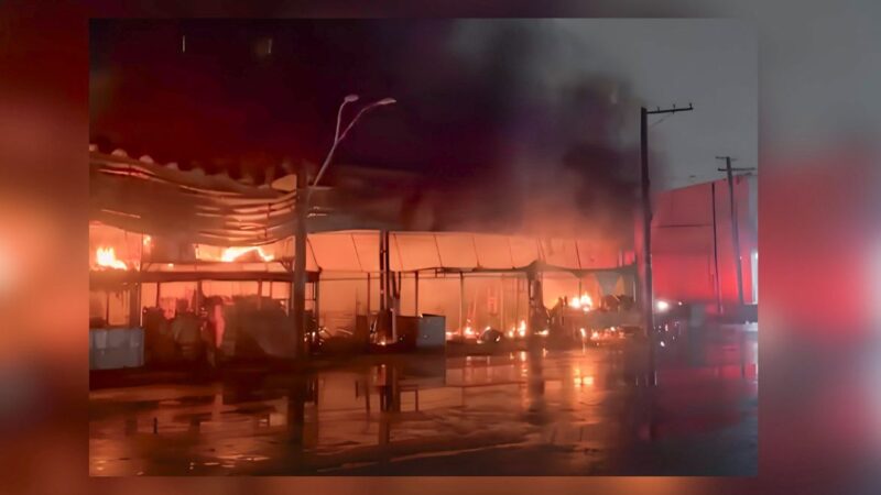 Incêndio atinge pavilhão de frutas no Ceagesp; não há vítimas