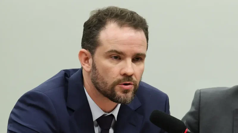 Governo buscará cumprir meta fiscal com diálogo, diz Durigan