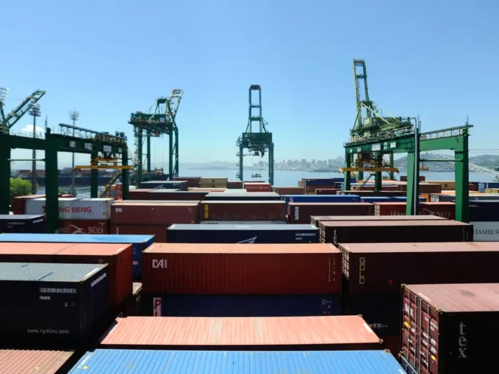 Balança comercial tem superávit de US$ 7,74 bilhões em setembro