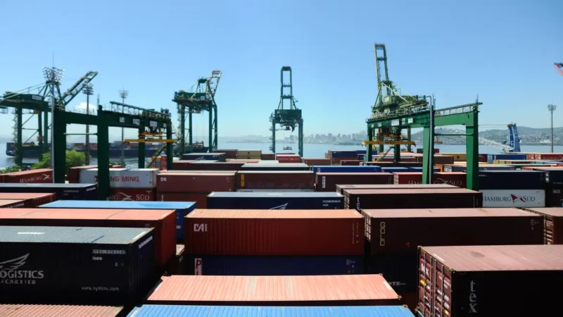 Balança comercial tem superávit de US$ 7,74 bilhões em setembro