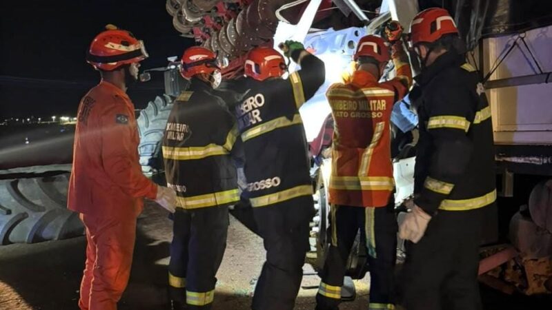 Acidente entre caminhão e trator mata duas pessoas no interior de MT