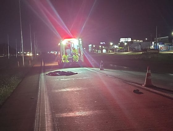 Pedestre morre atropelado na BR-364 e motorista desaparece após acidente em Cuiabá