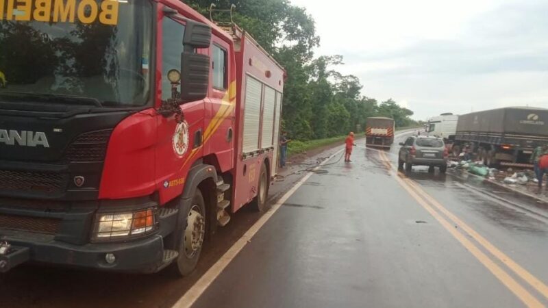 Acidente entre Van e caminhão na rodovia BR-158 deixa motoristas feridos