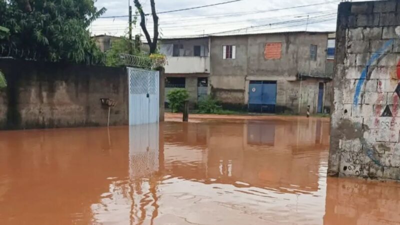 Bombeiros encontram corpo de mulher levada por correnteza
