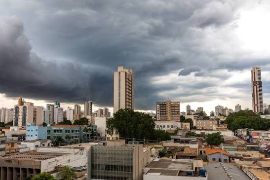 Domingo de eleição será chuvoso e de temperaturas elevadas em Cuiabá e boa parte do país; veja