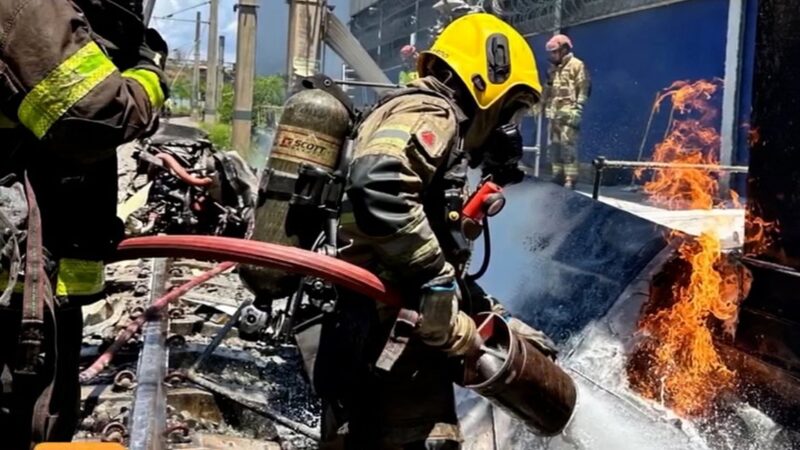 Piloto morre após queda de avião em pátio de manutenção do metrô de BH